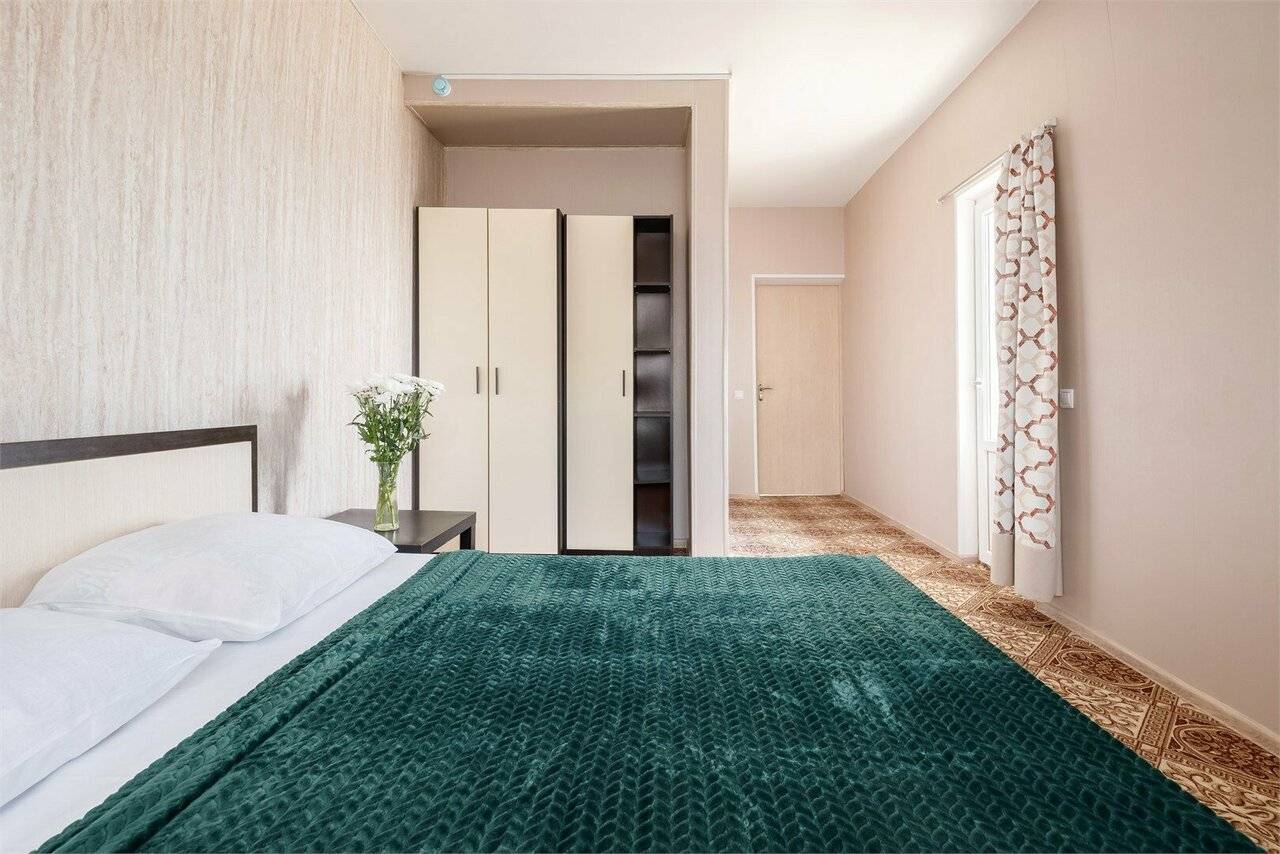 Фотографии номера Люкс с балконом в Гостинице Сашенька Южная Озереевка