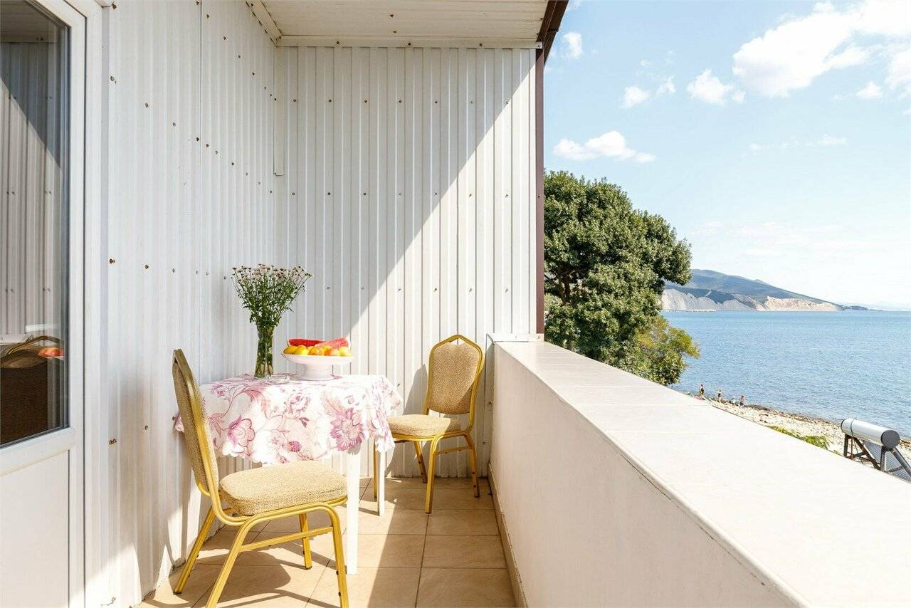 Фотографии номера Люкс с балконом в Гостинице Сашенька Южная Озереевка